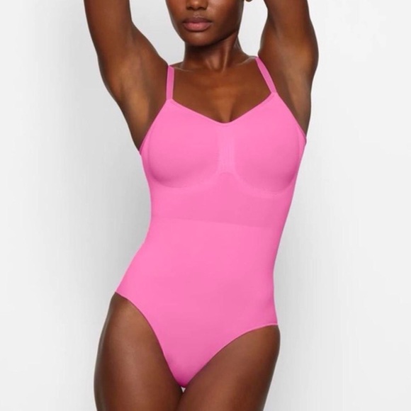 SKIMS Seamless Sculpt Brief BodysuitNeon PinkSize 4XL/5XL